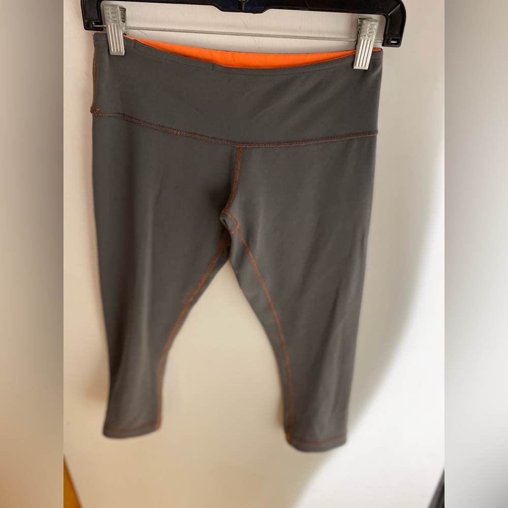 Women’s Reversible Lululemon Capri Leggings Size: 6